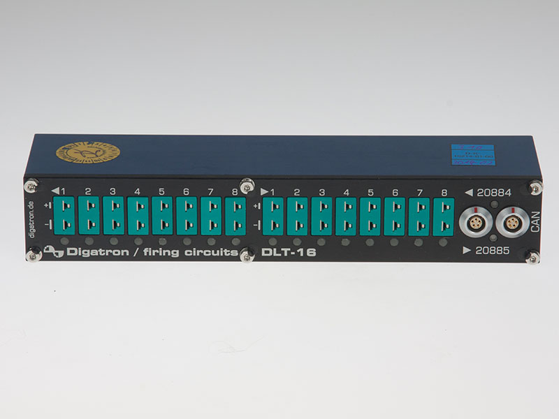 Measurement module for use in harsh environments and measures the DUT temperature