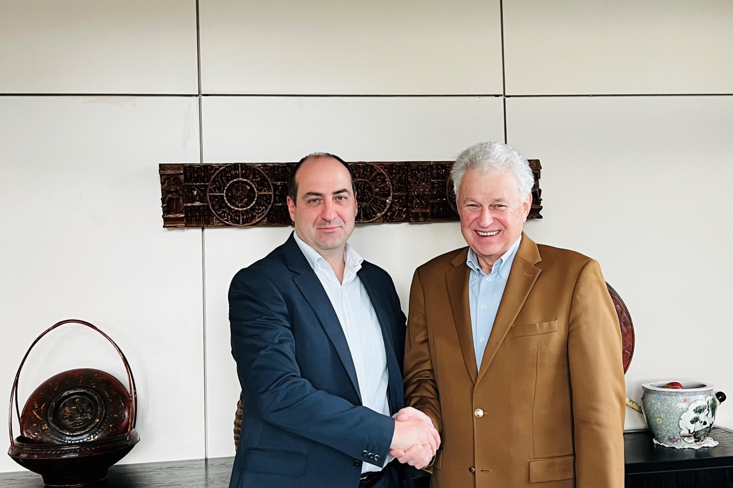 Marcello Fantoni (links) mit Digatron-Gründer Rolf Beckers Marcello Fantoni (links) mit Digatron-Gründer Rolf Beckers