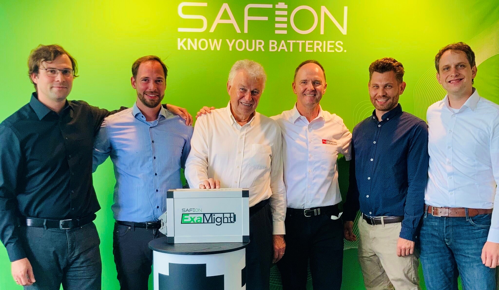 Team Digatron & Safion zusammen im Bild : Von links nach rechts : Alexander Gitis (Managing Director - Safion), Dr. Arne Hendrik Wienhausen (Head of Hardware - Safion), Rolf Beckers (Founder- Digatron), Kevin Campbell (Global Head of Strategy & market development- Digatron), Georg Fuchs ( R&D Manager & Product development-Safion), Hendrik Zappen (CTO & Co-founder- Safion)